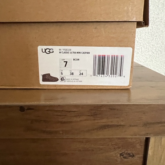 UGG Classic Ultra Mini Caspian Genuine Calf Hair Bootie. 7M. Cheetah print. New - Picture 2 of 11